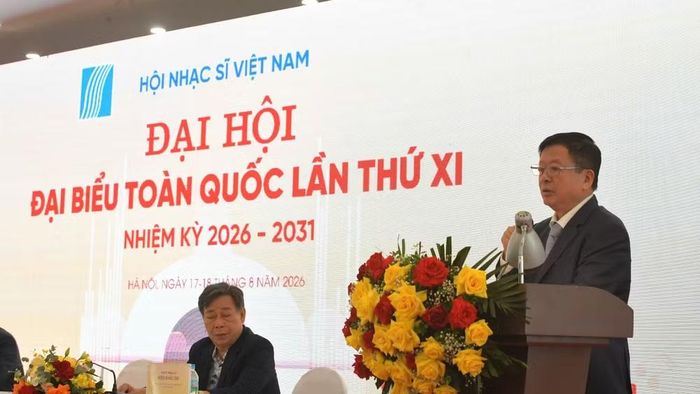 Phó Giáo sư, Tiến sĩ Đỗ Hồng Quân, Chủ tịch Liên hiệp các Hội Văn học nghệ thuật Việt Nam, Phó Chủ tịch không chuyên trách Ủy ban Trung ương Mặt trận Tổ quốc Việt Nam phát biểu. (Ảnh: VIỆT SỸ)