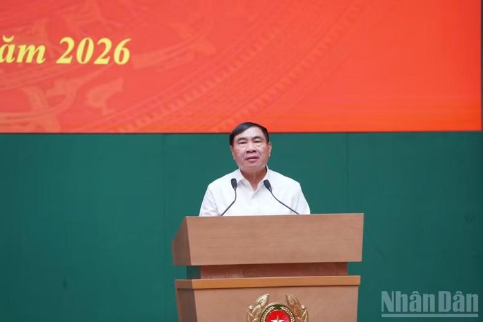 Đồng chí Trần Quốc Cường, Ủy viên Hội đồng Lý luận Trung ương tham luận tại hội thảo. (Ảnh: HẢI ĐĂNG)