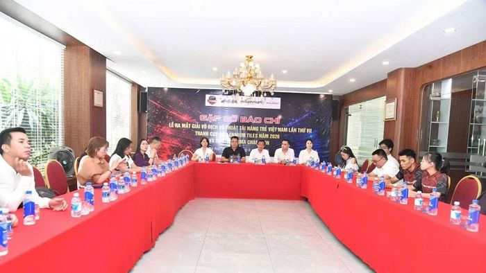 Quang cảnh buổi họp báo. (Ảnh: THÁI DƯƠNG)