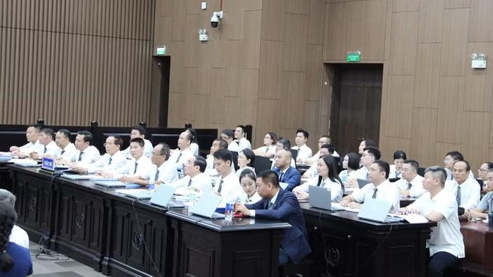 Các luật sư tham gia phiên tòa. (Ảnh: MẠNH HÙNG)