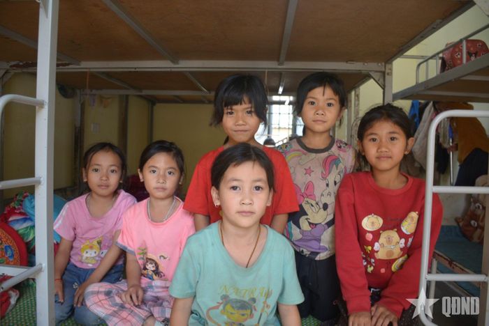 Học sinh nội trú tại Trường Tiểu học và THCS Pa Thơm (xã Thanh Yên, tỉnh Điện Biên), tháng 4-2026. Ảnh: VŨ LAM