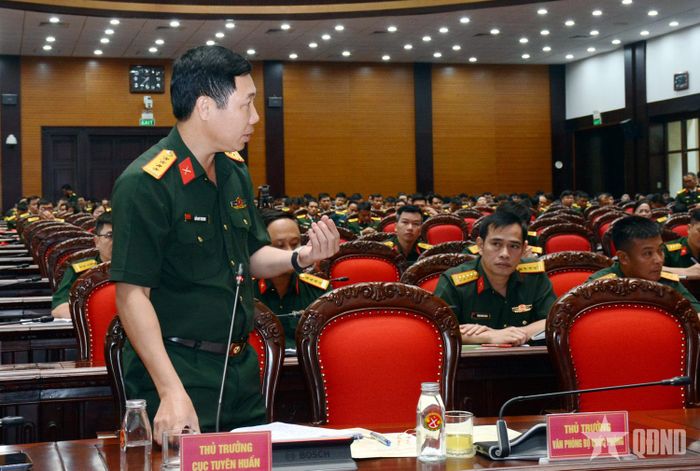 Chỉ huy Cục Tuyên huấn (Tổng cục Chính trị) phát biểu ý kiến tại buổi tổng duyệt.