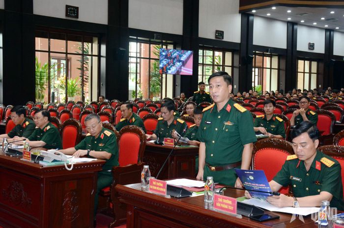 Đại tá Nguyễn Quang Huy, Trưởng ban Thanh niên Quân đội phát biểu tiếp thu ý kiến tại buổi tổng duyệt.