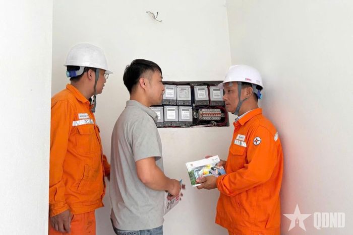 Công ty Điện lực Hưng Yên tuyên truyền, hướng dẫn khách hàng sử dụng điện an toàn, góp phần phòng tránh các nguy cơ mất an toàn điện trong mùa mưa bão.