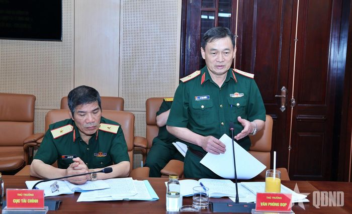 Thủ trưởng Văn phòng Bộ Quốc phòng phát biểu.