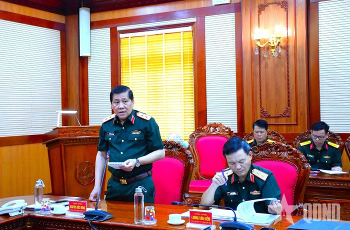 Trung tướng Nguyễn Đức Hưng, Ủy viên Trung ương Đảng, Bí thư Đảng ủy, Chính ủy Quân khu 3 phát biểu.