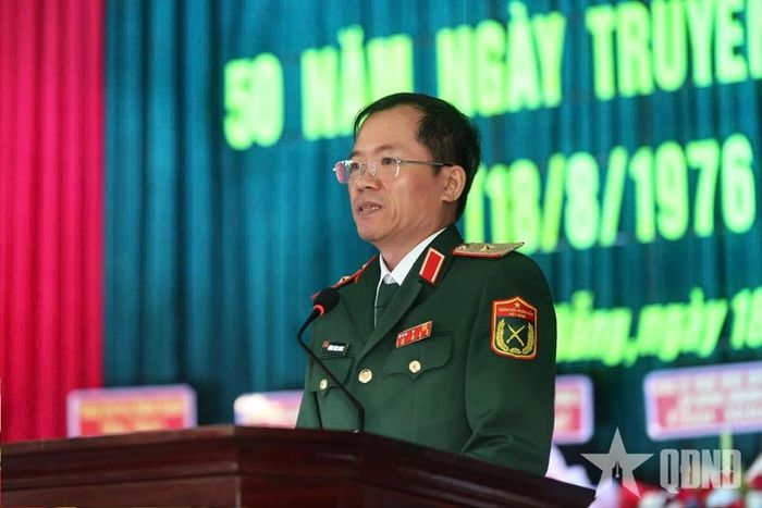  Thiếu tướng Lương Đình Chung, Bí thư Đảng ủy, Chính ủy Quân khu 5 phát biểu tại buổi lễ. 