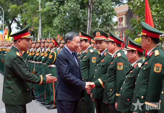 Lễ đón Tổng Bí thư, Chủ tịch nước Tô Lâm tại Trung đoàn 102, Sư đoàn 308, Quân đoàn 12.