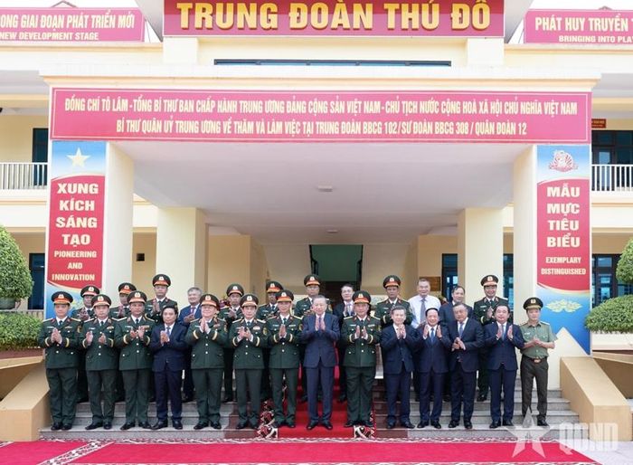 Tổng Bí thư, Chủ tịch nước Tô Lâm và các đại biểu tại Trung đoàn 102, Sư đoàn 308, Quân đoàn 12.