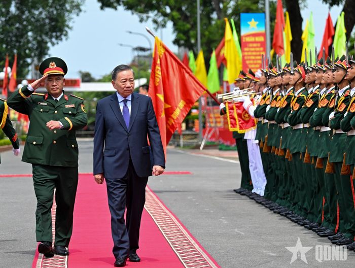 Lễ đón Tổng Bí thư, Chủ tịch nước Tô Lâm tại Trung đoàn 102, Sư đoàn 308, Quân đoàn 12.