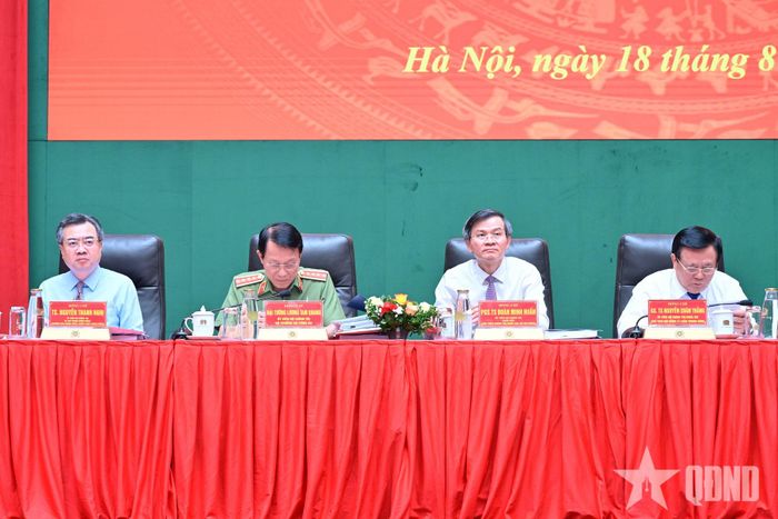 Các đồng chí chủ trì hội thảo.