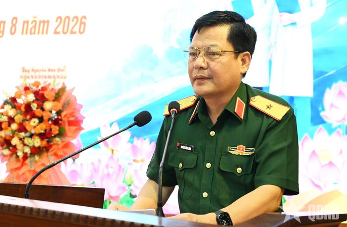 Thiếu tướng Nguyễn Trần Long, Phó chính ủy Quân đoàn 34 phát biểu. 