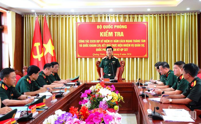 Thượng tướng Đỗ Xuân Tụng chủ trì chương trình kiểm tra.