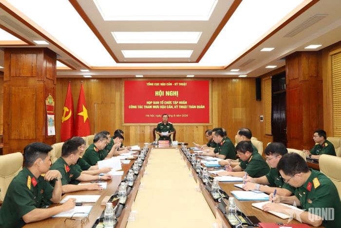  Quang cảnh hội nghị họp Ban tổ chức tập huấn công tác tham mưu hậu cần, kỹ thuật toàn quân. 