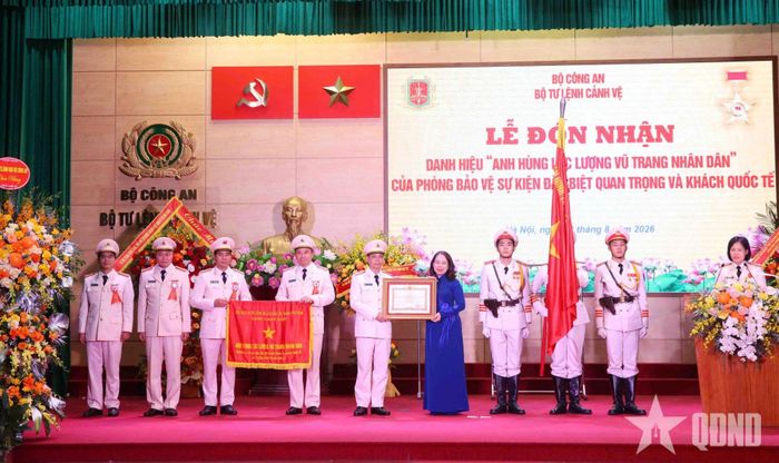 Phó chủ tịch nước Võ Thị Ánh Xuân trao danh hiệu Anh hùng LLVT nhân dân tặng Phòng Bảo vệ sự kiện đặc biệt quan trọng và khách quốc tế (Bộ tư lệnh Cảnh vệ, Bộ Công an).