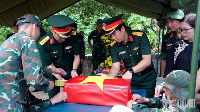 Hài cốt liệt sĩ chưa xác định được danh tính được tìm thấy theo thông tin do người dân cung cấp.
