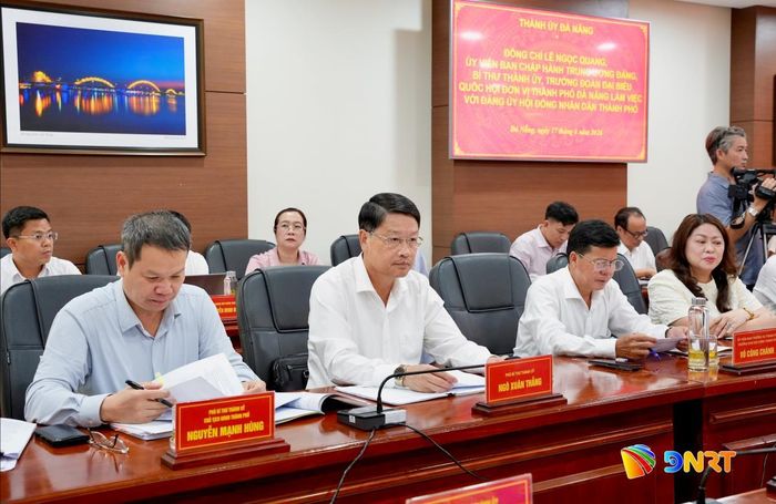 Lãnh đạo Thành ủy, UBND thành phố, Ban Nội chính Thành ủy, Ủy ban MTTQ Việt Nam thành phố cùng dự buổi làm việc. Ảnh: T.CÔNG