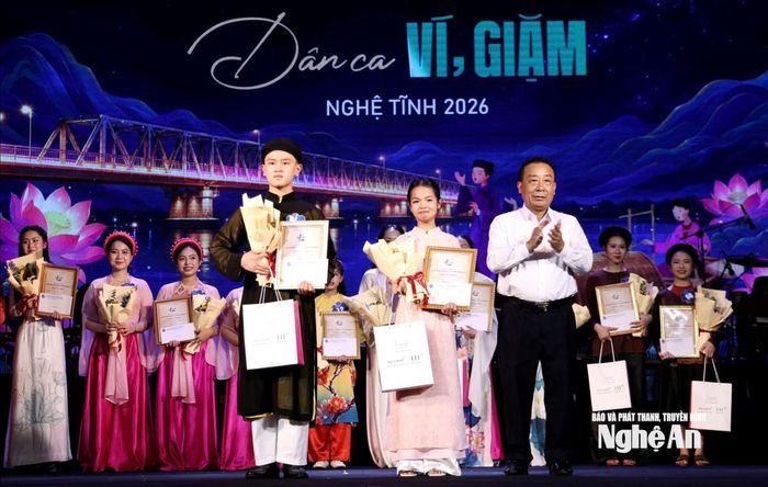 Ban Tổ chức trao giải A cho 2 thí sinh.