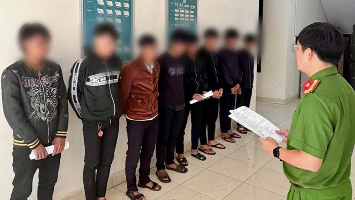 Cơ quan Công an làm việc với các đối tượng liên quan. Ảnh: CAGL