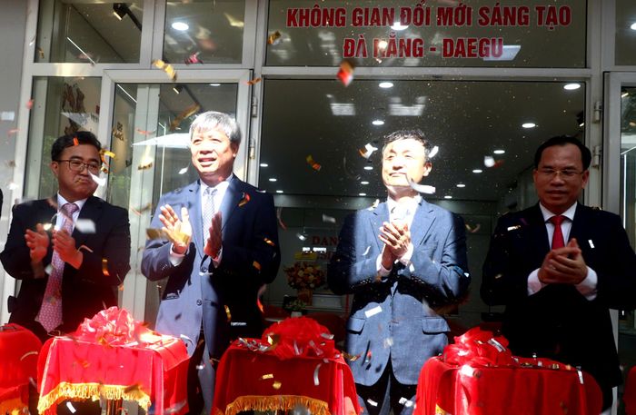 Cắt băng khánh thành Không gian đổi mới sáng tạo Đà Nẵng - Daegu