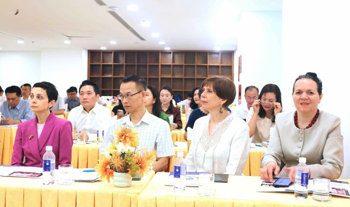 Đại diện Trường Đại học Văn hóa Quốc gia Matxcova (Liên bang Nga). ẢNH: LÊ HOÀNG.
