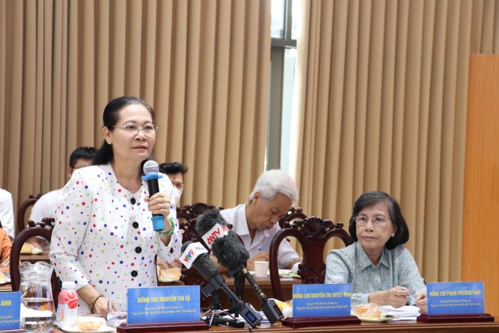  Nguyên Chủ tịch HĐND TPHCM Nguyễn Thị Lệ góp ý tại hội nghị. Ảnh: NGÔ BÌNH 