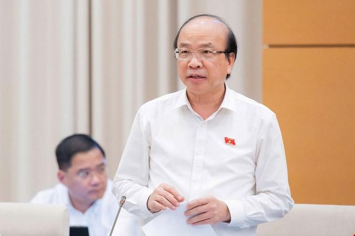  Chủ nhiệm Ủy ban Pháp luật và Tư pháp Phan Chí Hiếu phát biểu tại phiên họp. Ảnh: CẨM HÀ 
