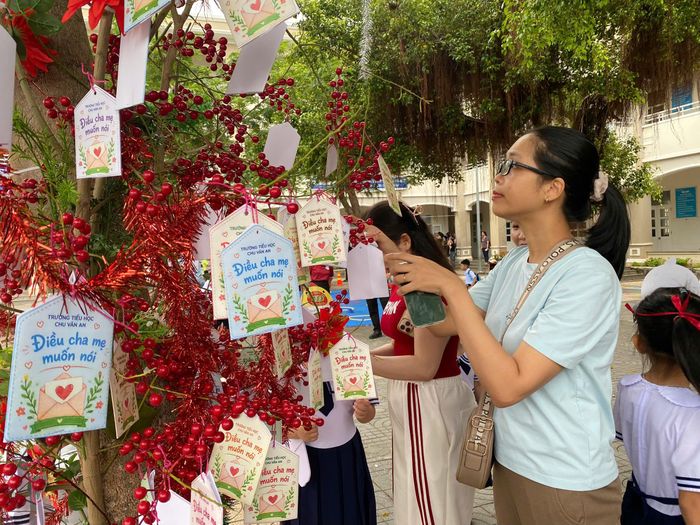 Cây yêu thương - Nơi phụ huynh gửi gắm những lời muốn nói.