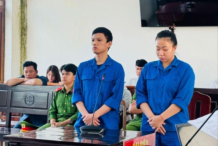 Hai bị cáo tại phiên xét xử