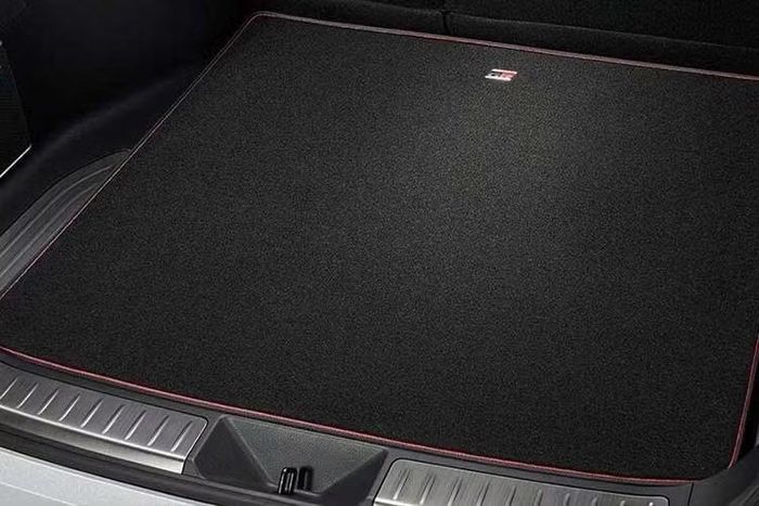 Toyota Harrier 2026 bản 2.5L HEV hiện là phiên bản duy nhất của Harrier được phân phối trên thị trường hiện nay, thay thế cho bản 2.0L trước đó đã bị ngừng kinh doanh. Động cơ này tương tự trên Camry HEV đang bán ra tại Việt Nam.