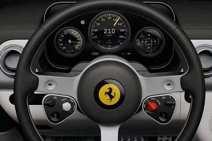 Ferrari Luce “Chassis 0” được trang bị cụm đồng hồ kỹ thuật số có khả năng di chuyển theo hướng của vô-lăng. Các các công tắc, núm xoay và cần gạt vật lý tồn tại song song với màn hình OLED được phát triển riêng. Hệ thống âm thanh 21 loa, công suất 3.000 W.
