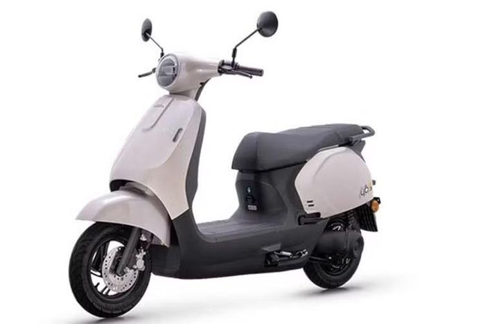 Xe có kích thước tổng thể dài x rộng x cao lần lượt là 1.840 x 718 x 1.090 mm, chiều dài cơ sở 1.325 mm, chiều cao yên 750 mm và trọng lượng 114 kg. Với các thông số này, UQ3 được đánh giá phù hợp với vóc dáng người dùng châu Á. Sàn để chân phẳng cũng góp phần mang lại tư thế ngồi thoải mái hơn trong quá trình di chuyển.