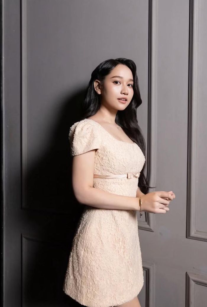 Những bộ trang phục này giúp nữ diễn viên khoe lợi thế hình thể một cách vừa phải, đồng thời cho thấy sự tự tin ngày càng rõ nét. Ảnh: IGNV