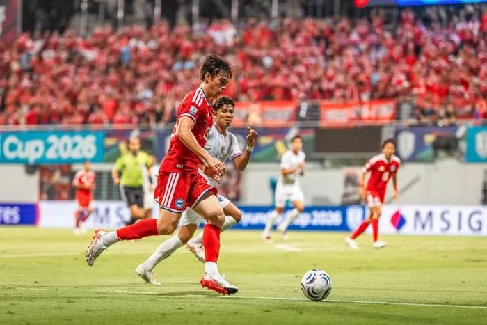 Ở lượt về, Singapore không còn lựa chọn nào khác ngoài việc chơi tấn công. Họ cần thắng ít nhất 2-0 để đưa tổng tỷ số về 3-3 và kéo trận đấu vào hiệp phụ.