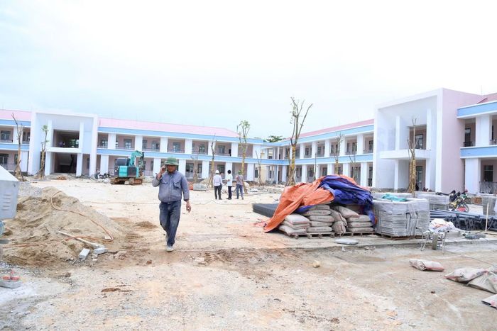 Trường phổ thông nội trú liên cấp Tiểu học và THCS Hương Khê.