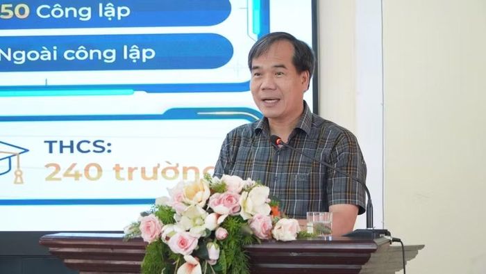 Ông Nguyễn Phúc Tăng, Phó Giám đốc Sở GD&ĐT TP Cần Thơ, báo cáo tại hội nghị.