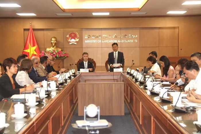 Quang cảnh phiên họp.