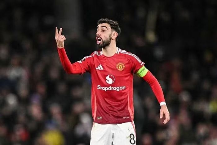 Fernandes hiện 31 tuổi, đang ở năm cuối hợp đồng, nhưng Man United có quyền tự động gia hạn thêm 1 năm.