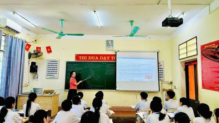 Trường THCS Phú Hộ (phường Phong Châu) đẩy mạnh chuyển đổi số trong dạy và học.