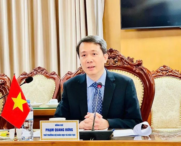 Thứ trưởng Phạm Quang Hưng trao đổi tại buổi tiếp.