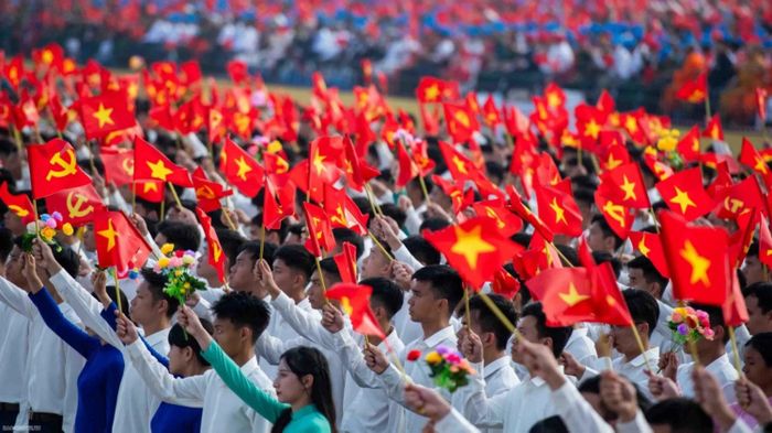 Sau bốn thập kỷ đổi mới, thế, lực và tầm của đất nước đã được nâng lên rõ rệt. Việt Nam hội nhập sâu rộng với thế giới và duy trì quan hệ tốt với tất cả các đối tác quan trọng hàng đầu của thế giới cũng như của Việt Nam. (Ảnh: Nguyễn Hồng)