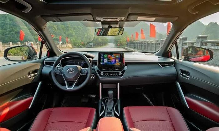 Toyota Corolla Cross mang đến sự thoải mái cho cả khoang lái và khoang hành khách.