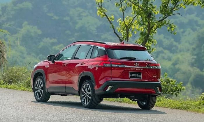 Khi di chuyển trên cao tốc, hệ thống điều khiển hành trình chủ động DRCC sẽ tự động duy trì khoảng cách với xe phía trước.