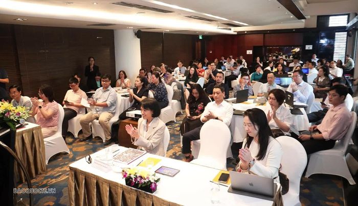 Khóa tập huấn gồm 10 bài thuyết trình chuyên đề do các chuyên gia trong lĩnh vực AI, công nghệ và quản trị thực hiện. (Ảnh: Thành Long)
