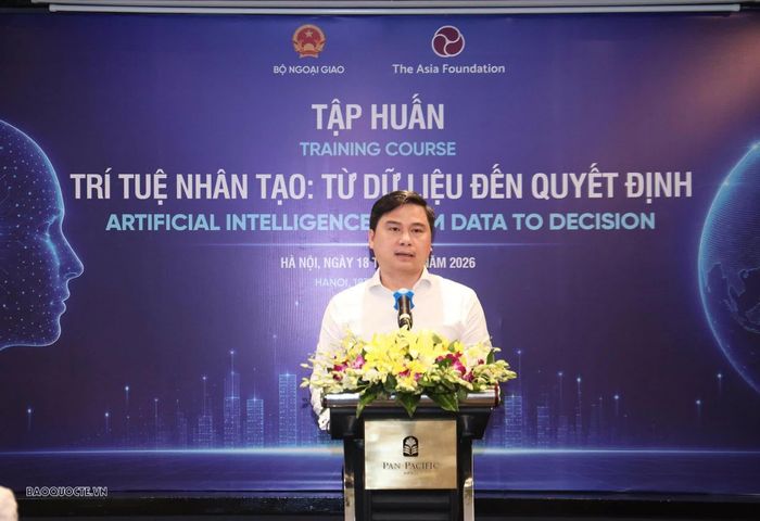 Phó Cục trưởng Cục Ngoại vụ và Ngoại giao Văn hóa Nguyễn Đồng Trung phát biểu chào mừng các học viên tham dự khóa tập huấn. (Ảnh: Thành Long)