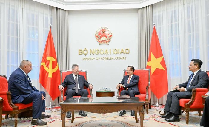 Đồng chí Roman Roun khẳng định Đảng Cộng sản Czech Morava mong muốn tiếp tục tăng cường hơn nữa quan hệ hữu nghị và hợp tác truyền thống với Đảng Cộng sản Việt Nam. (Ảnh: Hoàng Hồng)