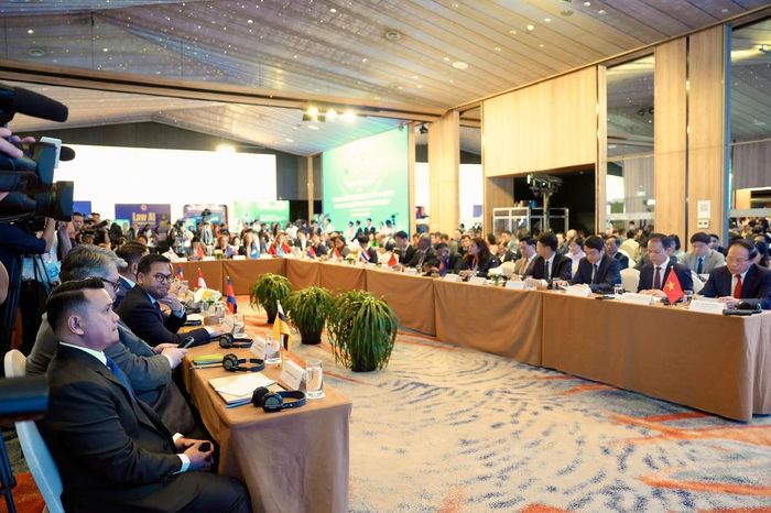 Các đại biểu dự Diễn đàn.