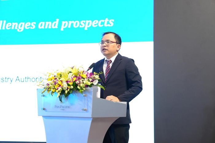 Phó Cục trưởng Trần Anh Tú trình bày tham luận.