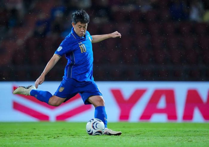 Trọng tài Yusuke Ohashi cho Thái Lan hưởng 2 quả phạt đền trước Myanmar