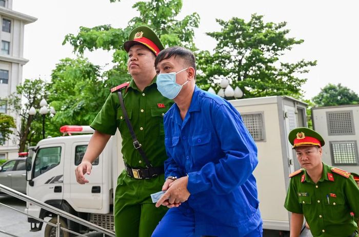 Trong vụ án ông Nguyễn Bá Hoan bị cáo buộc nhận hối lộ 16 tỷ đồng.